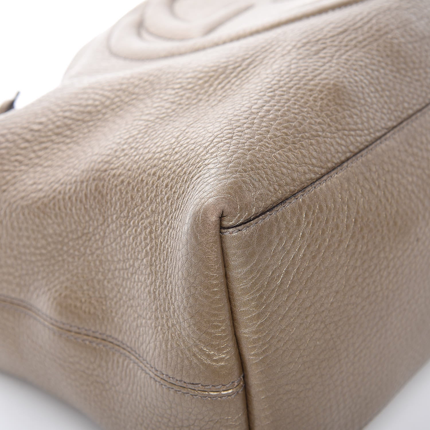 Gucci Metallic Pebbled Calfskin Medium Soho Chain Shoulder Bag Golden Beige 5 of 19