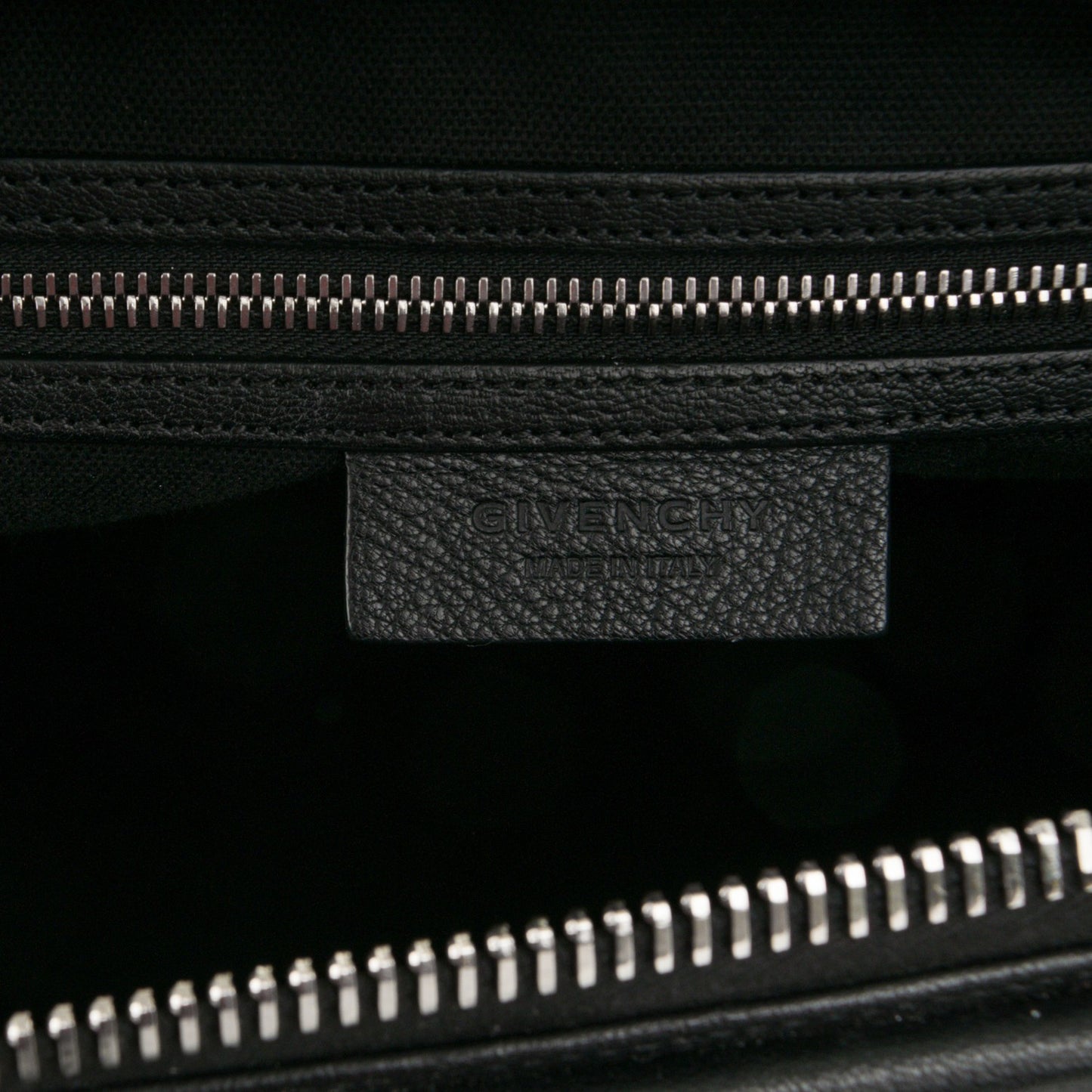 Sugar Goatskin Medium Antigona Black