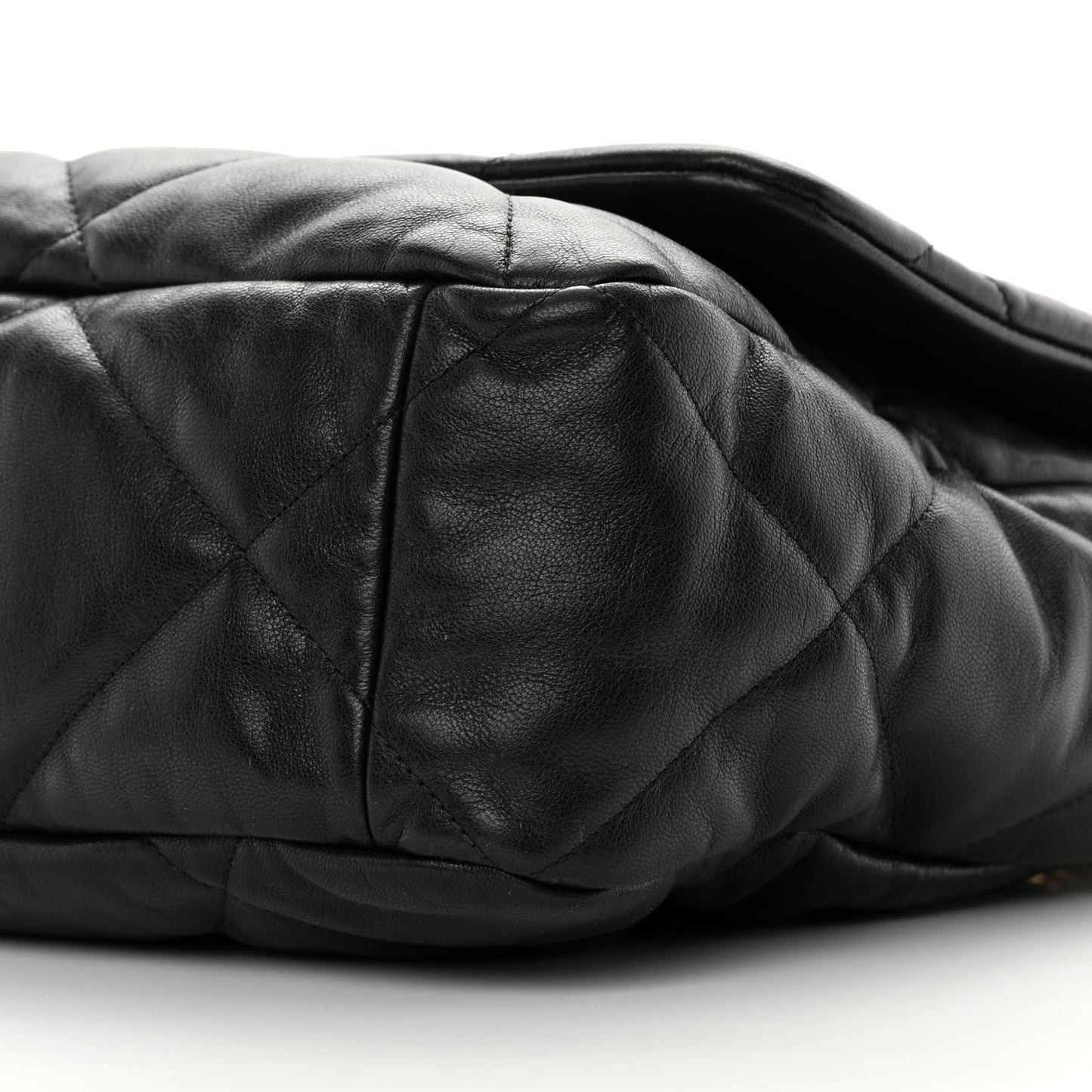 Lambskin Quilted Maxi Chanel 19 Flap Black