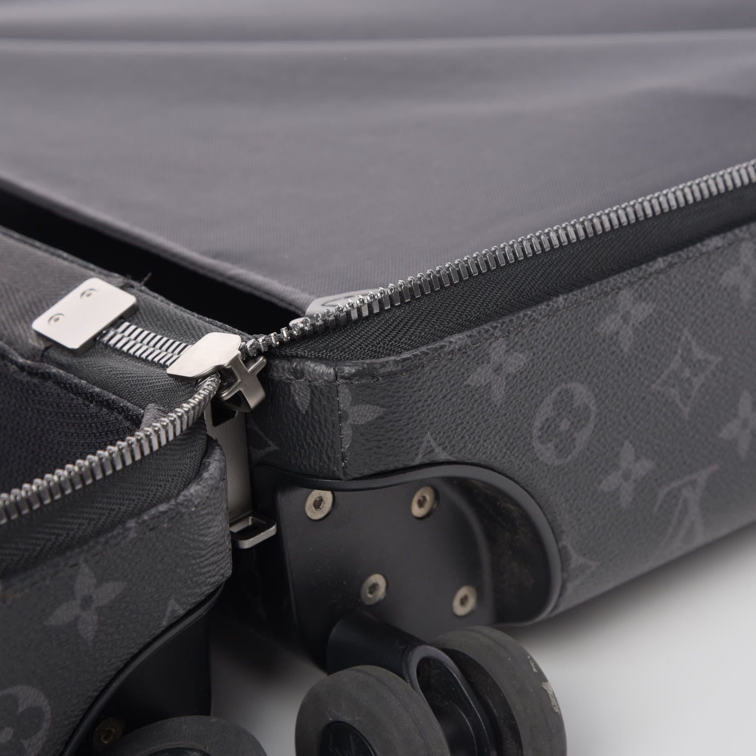 Louis Vuitton Monogram Eclipse Horizon 55 18 of 18