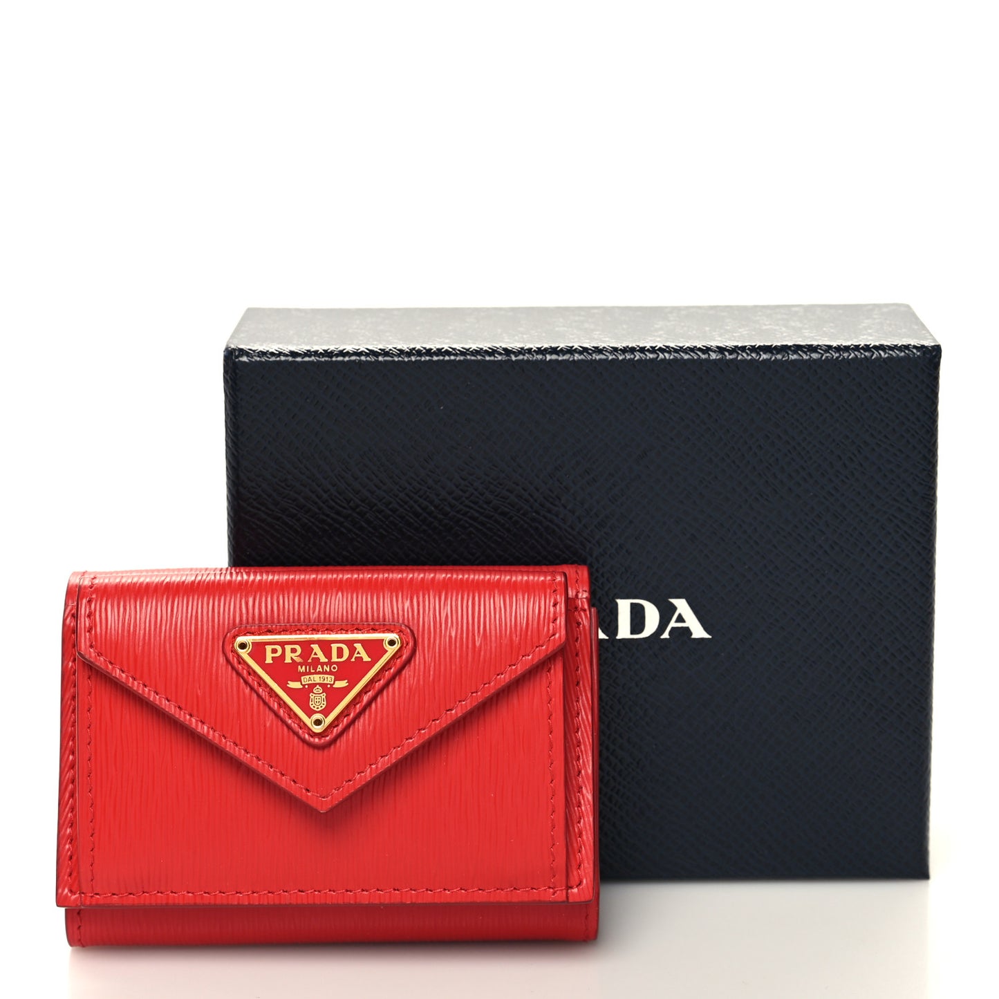 Vitello Move Triangle Tri-Fold Compact Wallet Lacca