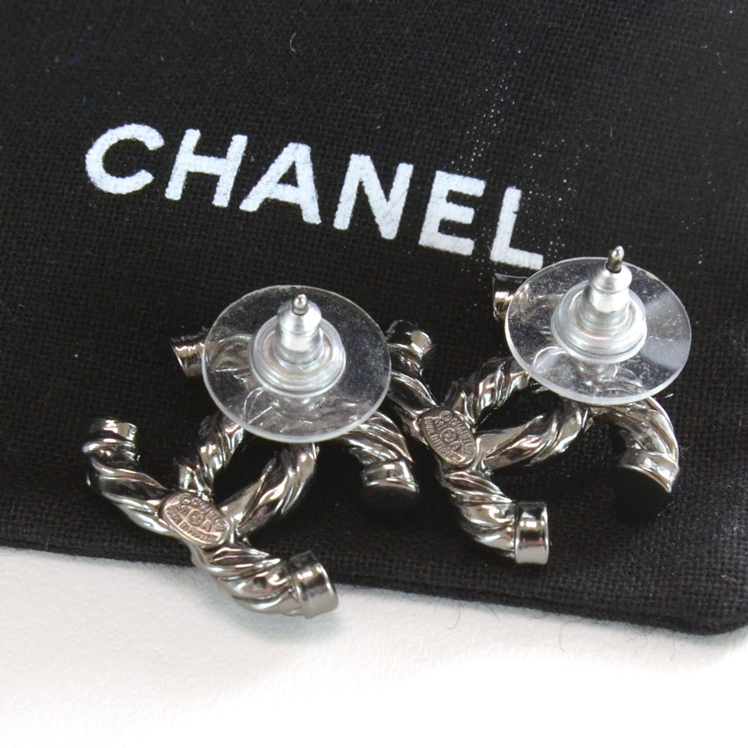 Chanel Pearl CC Earrings 3 of 4