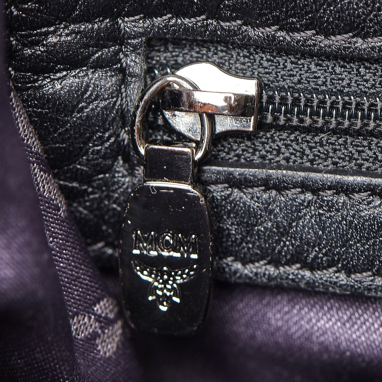 Visetos Studded Messenger Black