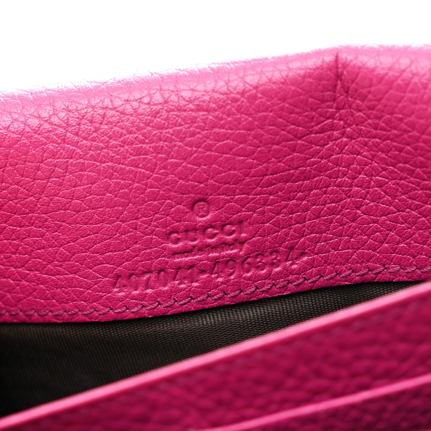 Gucci Pebbled Calfskin Soho Wallet on Chain Bright Bougainvillea 6 of 11