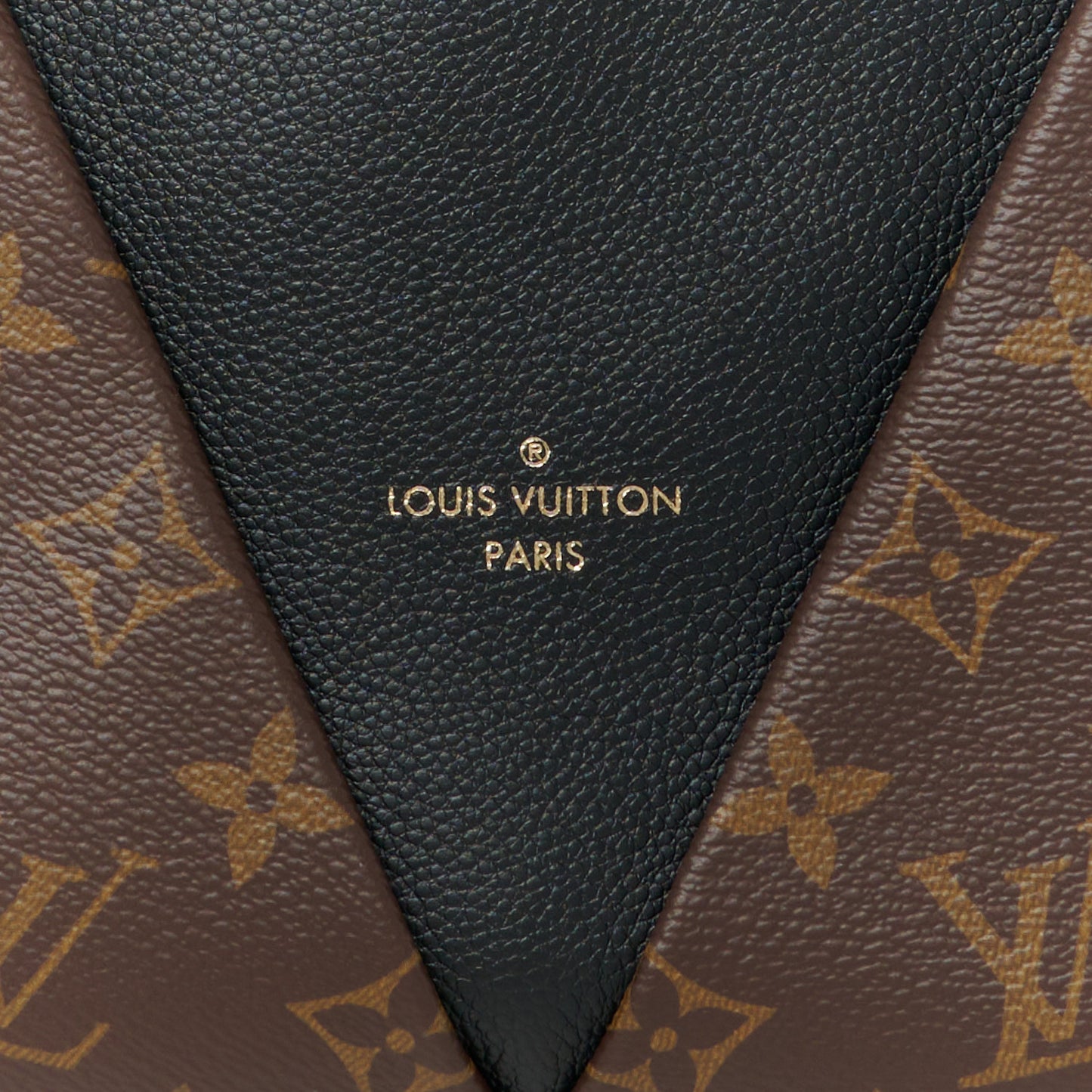 Monogram V Tote BB Black