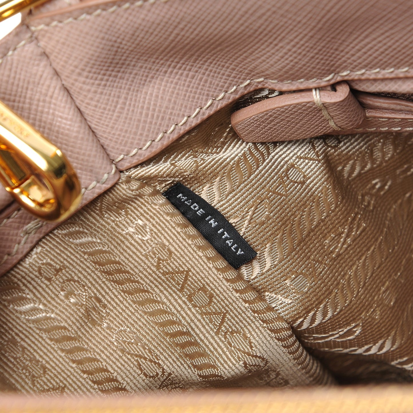 Saffiano Medium Galleria Double Zip Tote Cammeo