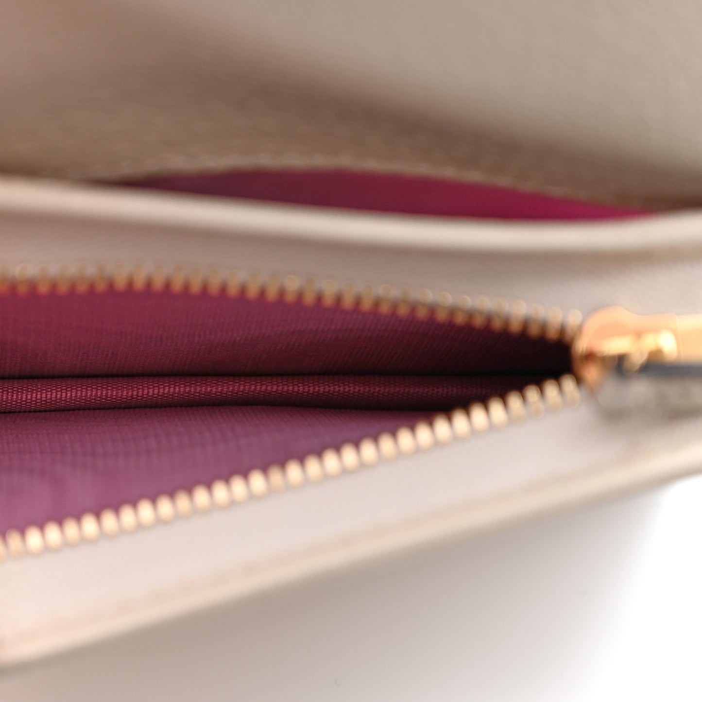 Textured Dollar Calfskin Berry Print GG Marmont Card Case Mystic White Light Pink