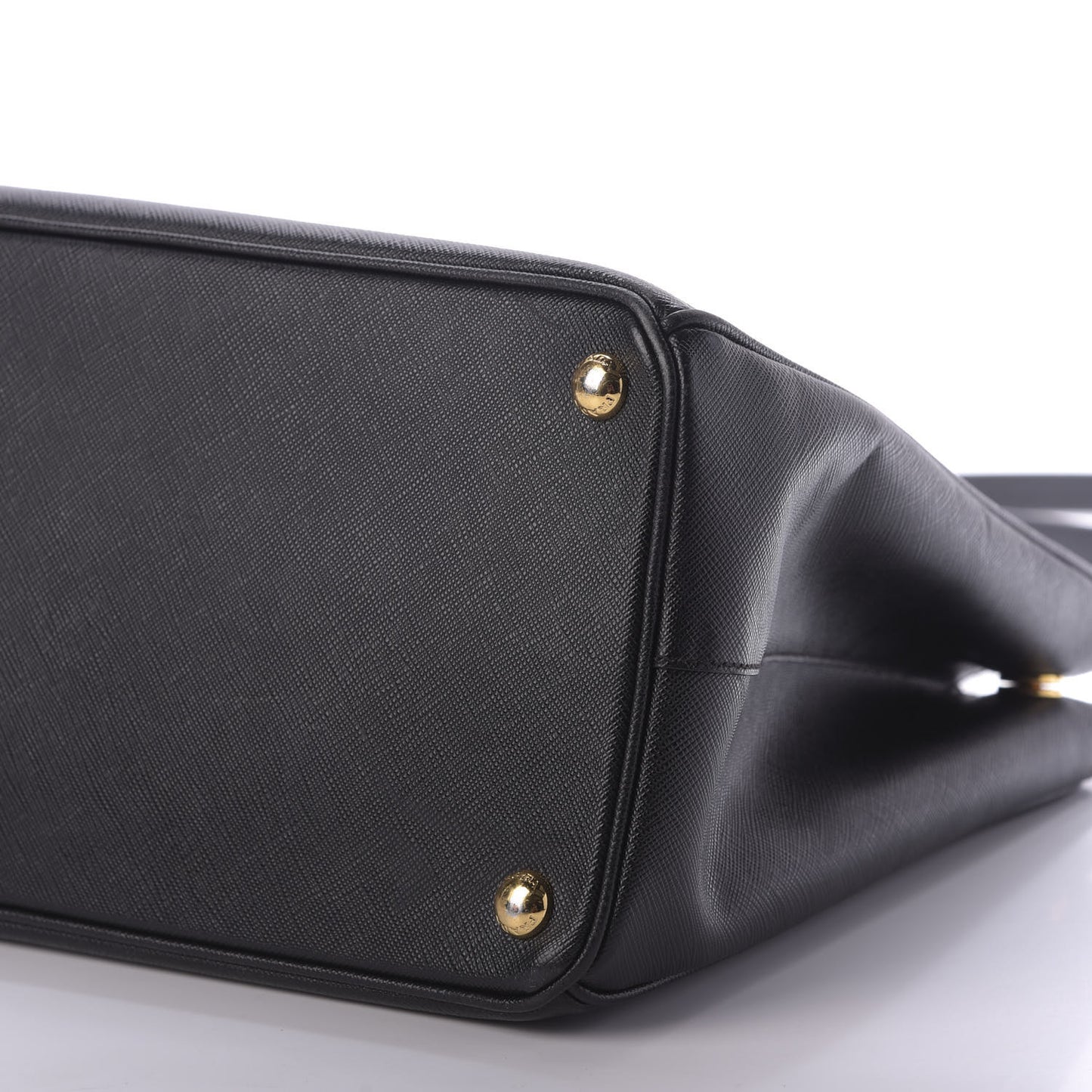 Saffiano Medium Galleria Double Zip Tote Black