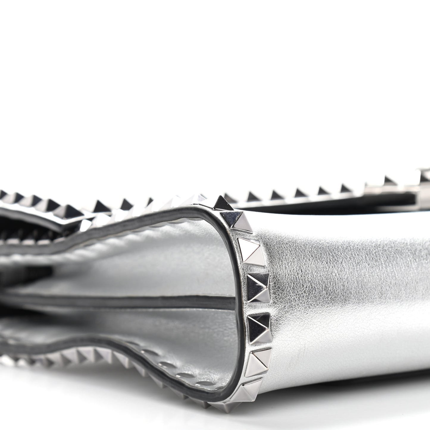 Vitello Rockstud No Limit Shoulder Bag Silver