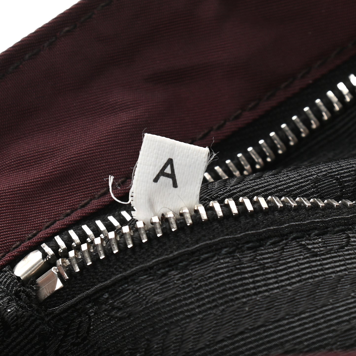 Nylon Tessuto Impuntu Quilted Messenger