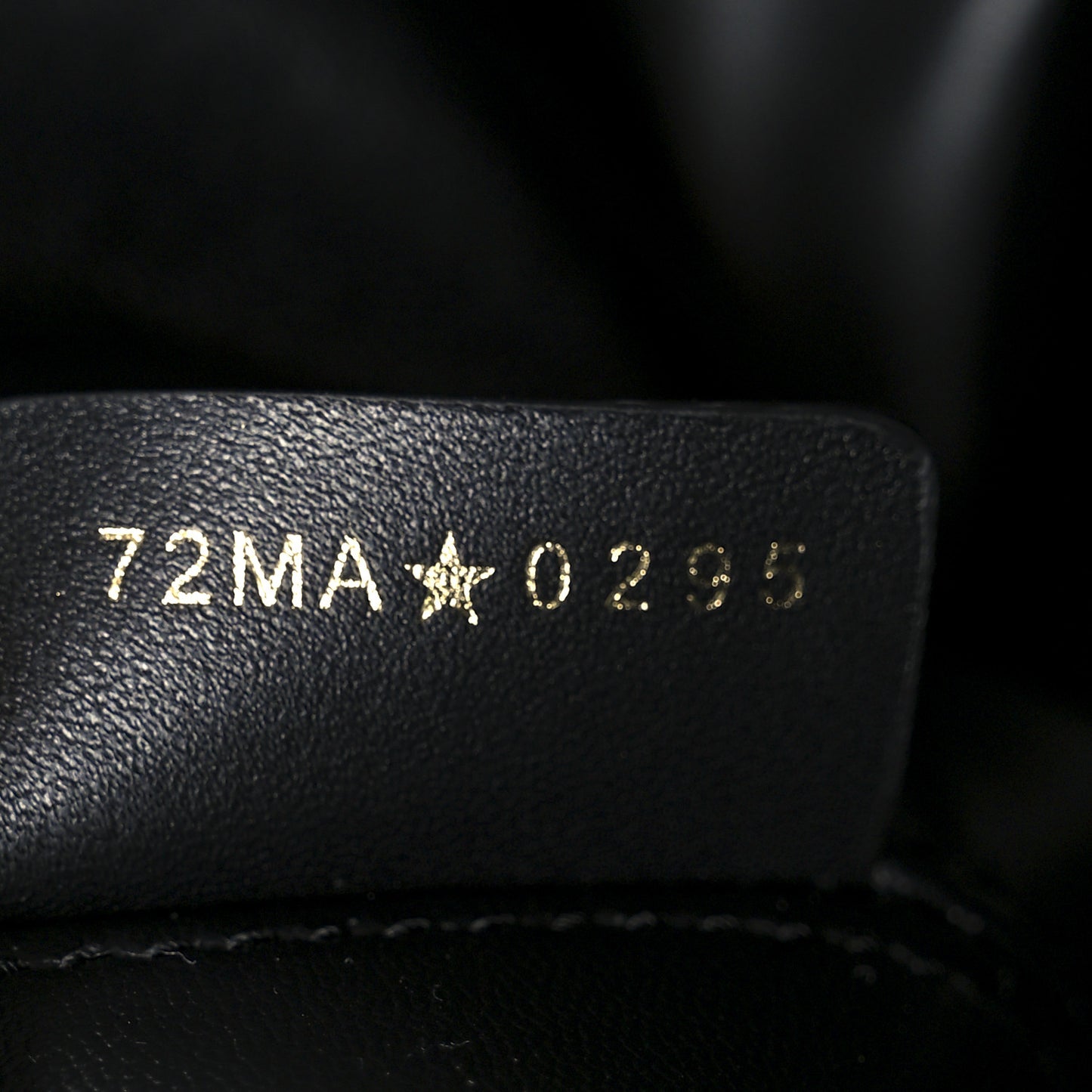 Calfskin Macrocannage Medium Toujours Black