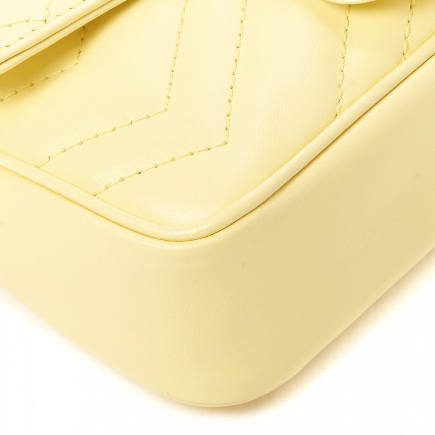 Calfskin Matelasse Super Mini GG Marmont Shoulder Bag Banana