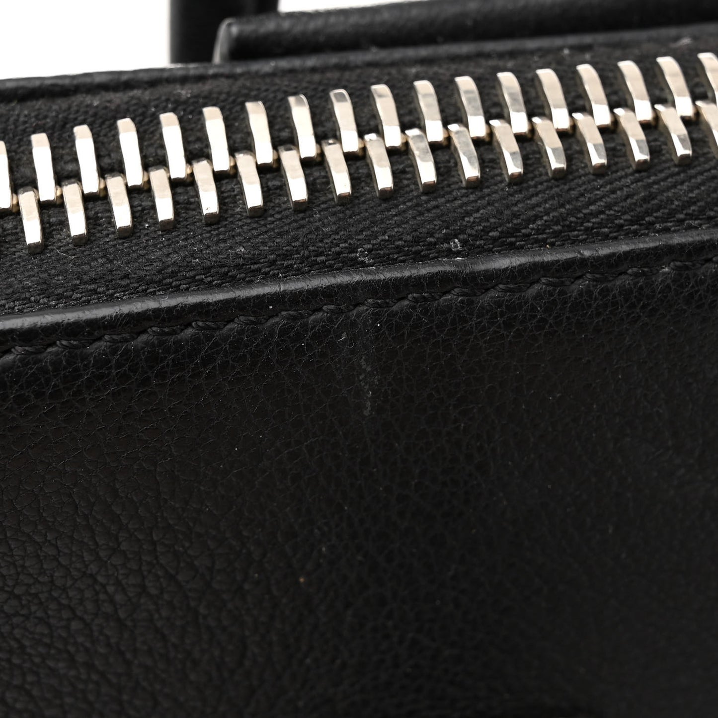 Sugar Goatskin Medium Antigona Black