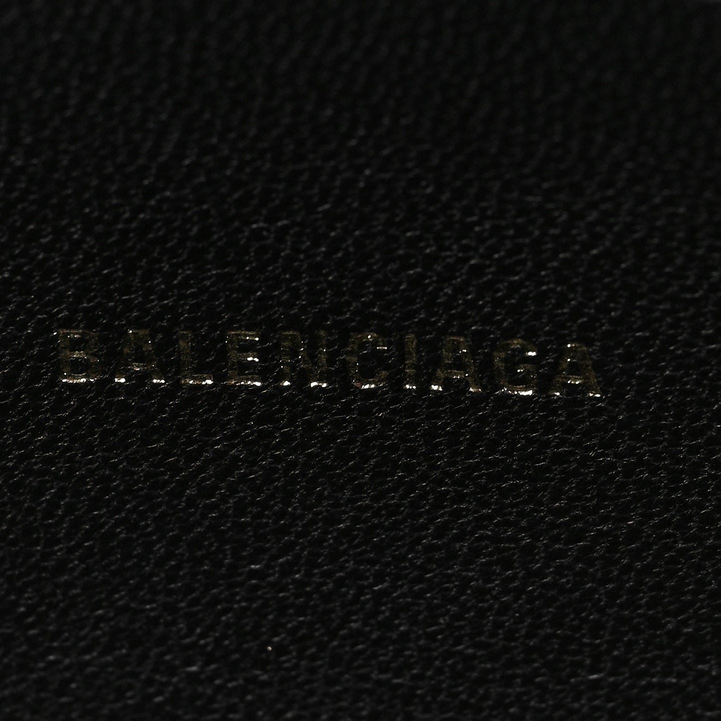 Signature Grained Calfskin Logo Ville Zip Pouch M Rose Bubblegum Black