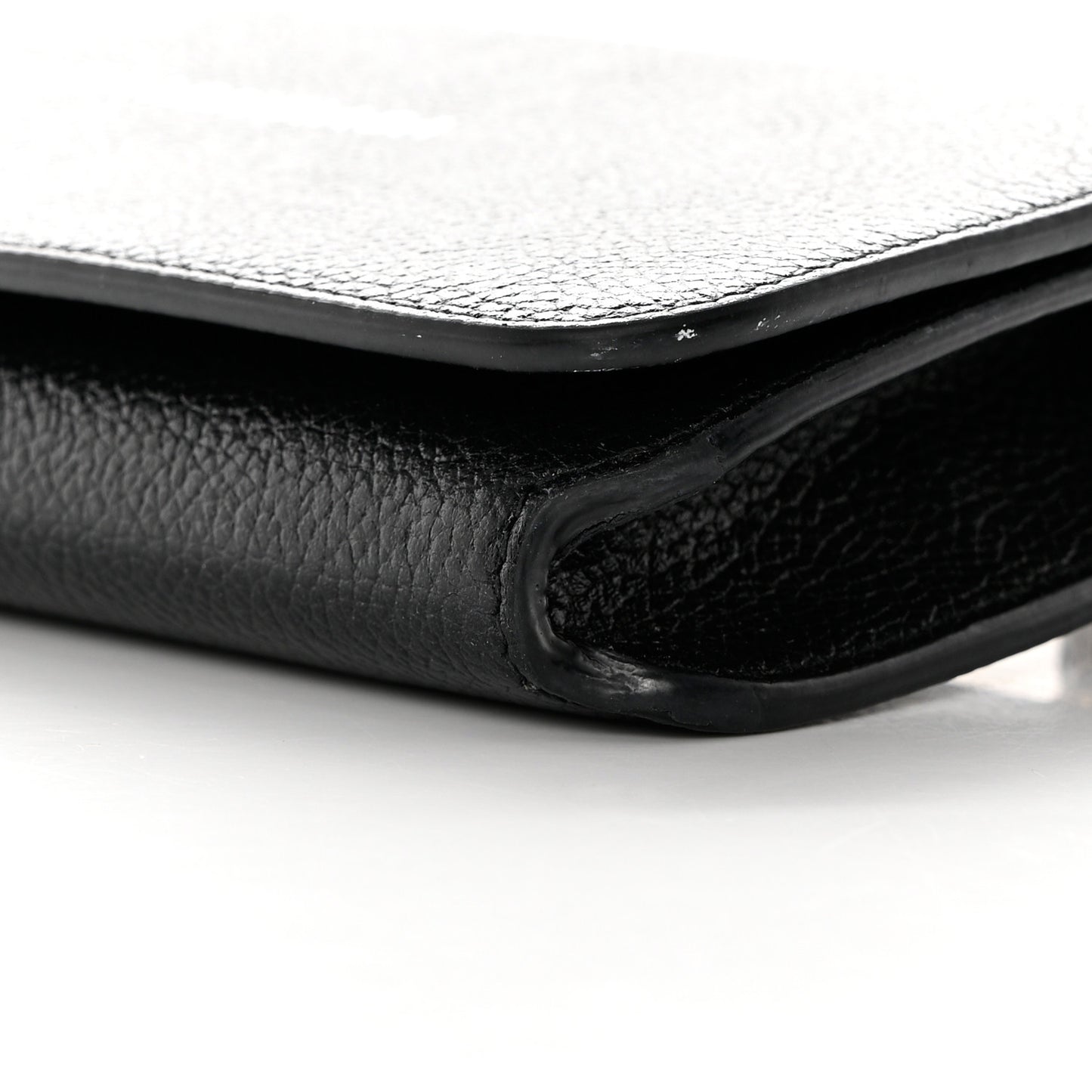 Grained Calfskin Logo Cash Phone Holder Wallet On Chain Black White