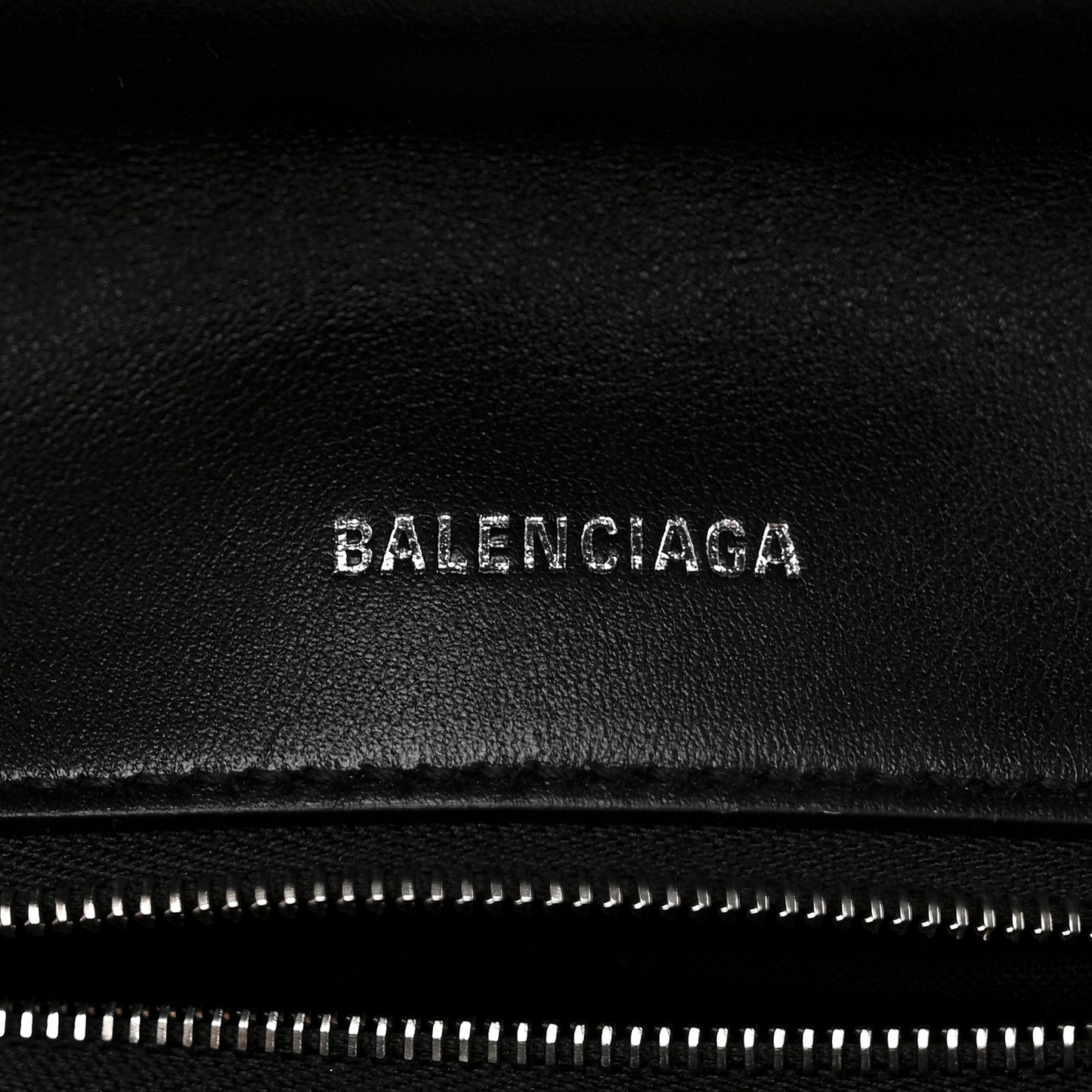 Nappa Calfskin Quilted Touch B Puffy Clutch Black