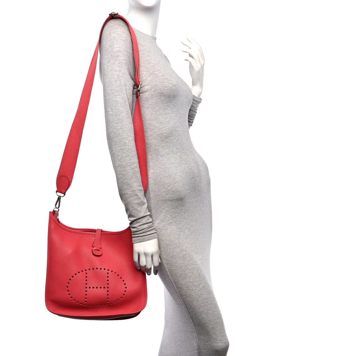 Hermes Taurillon Clemence EVELYNE III PM Rouge de Coeur 2 of 9