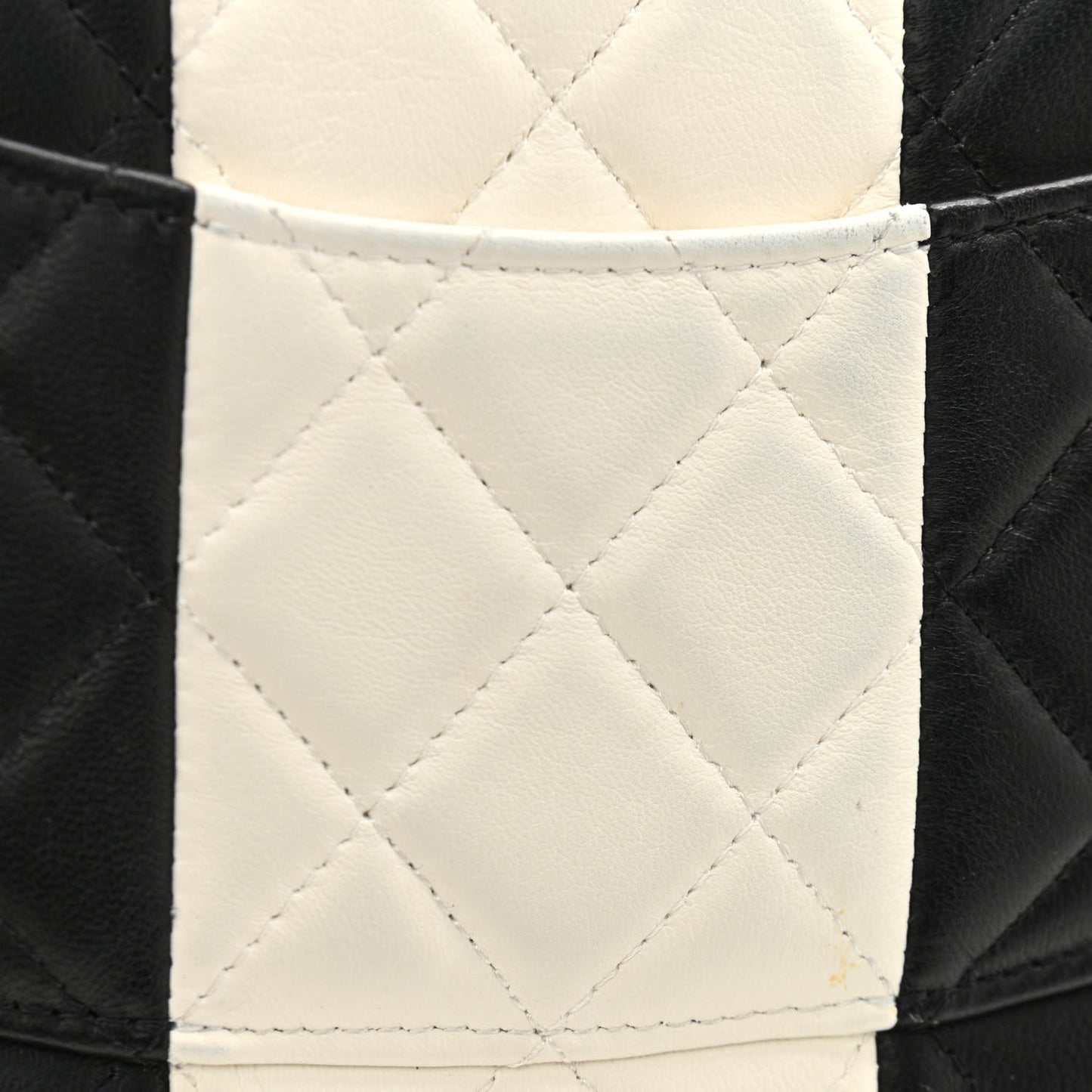 Lambskin Quilted Wallet On Chain WOC White Black