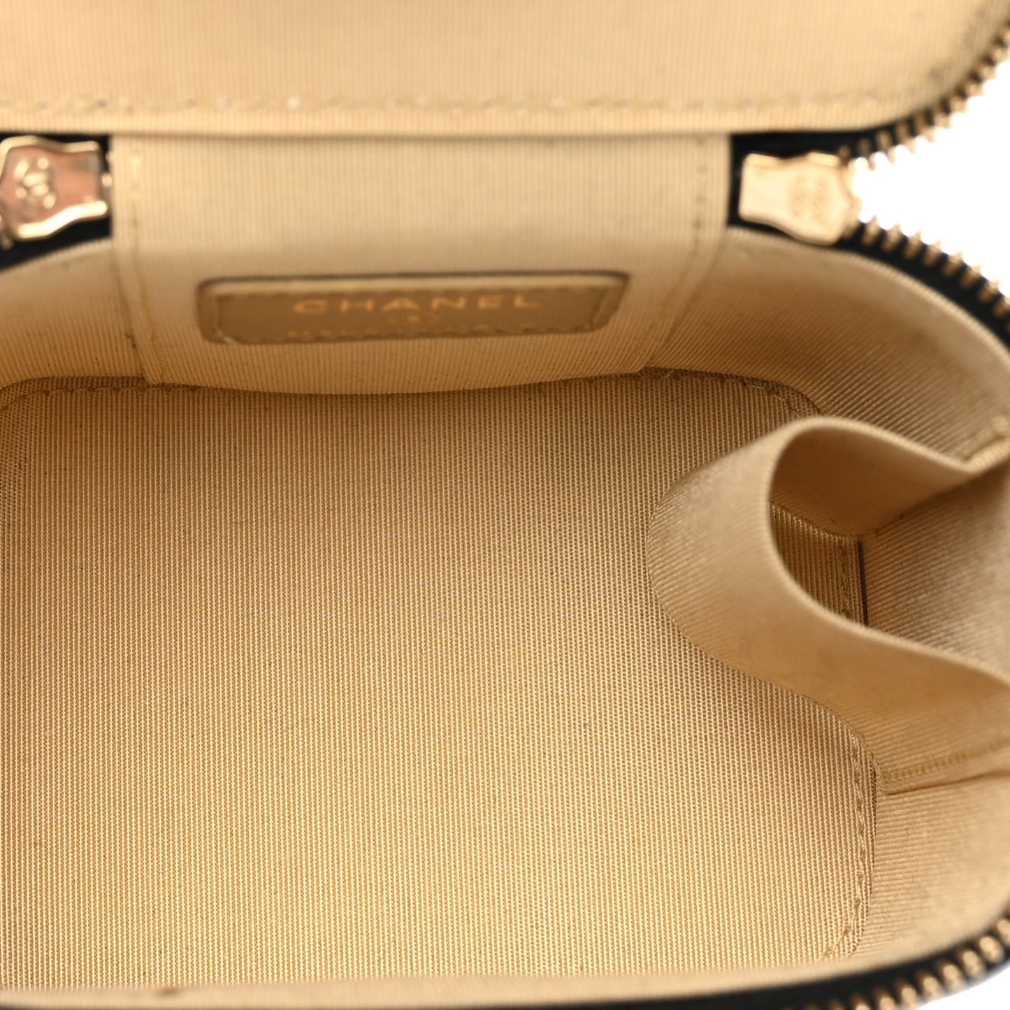 Lambskin Quilted Mini Pearl Crush Vanity Case With Chain Black
