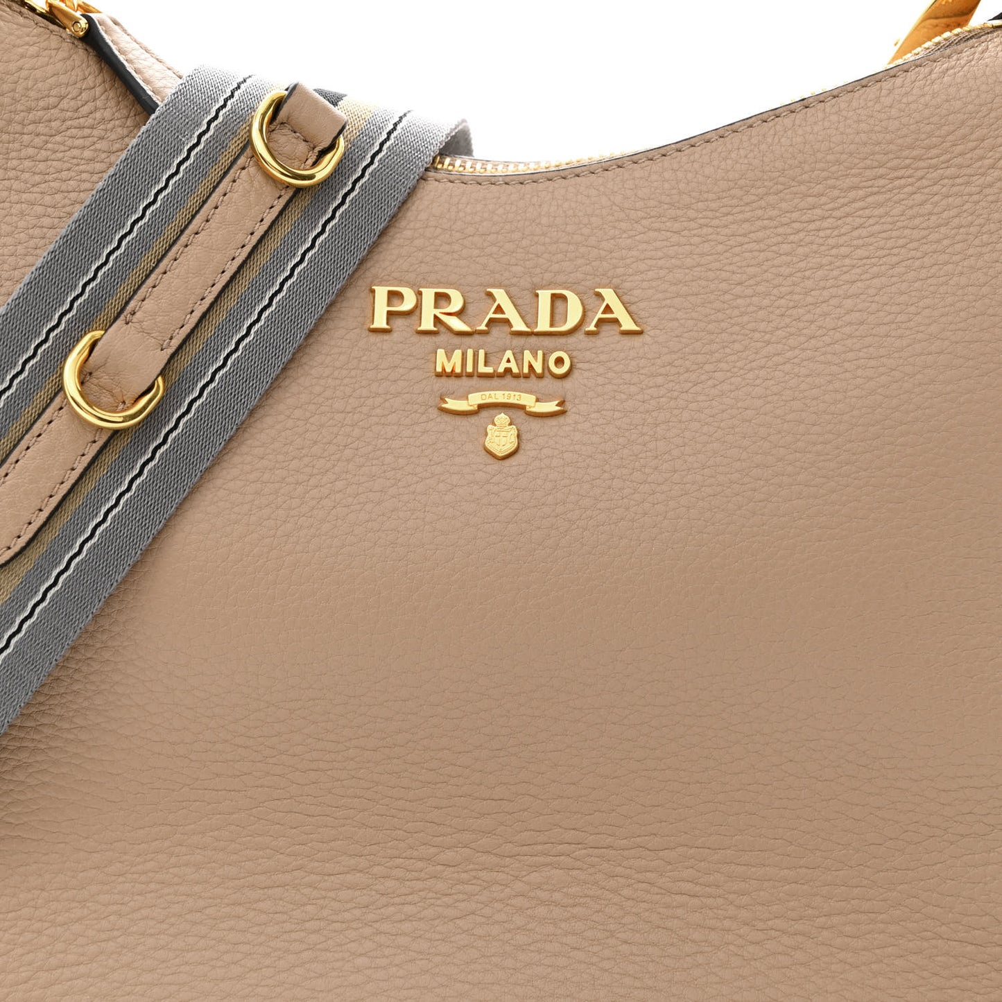 Vitello Phenix Zippered Messenger Hobo Cammeo