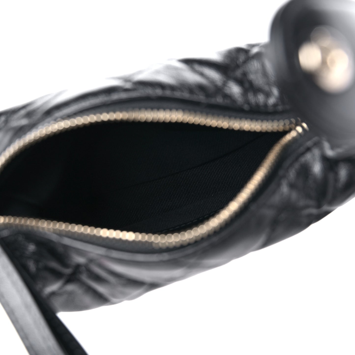 Quilted Chain Around Pouch Black