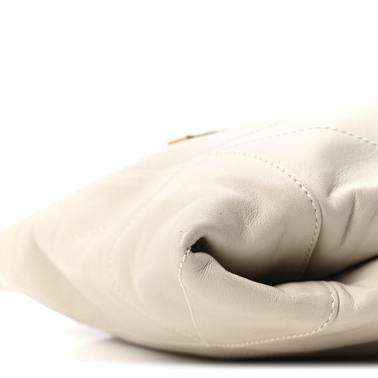 Lambskin Matelasse Monogram Medium Jamie 4.3 Pochon Crema Soft