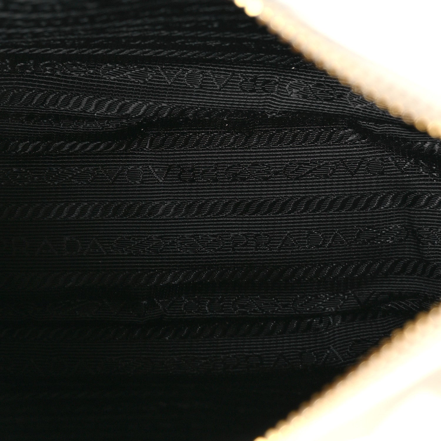 Prada Saffiano Re-Edition 2005 Shoulder Bag White 5 of 14