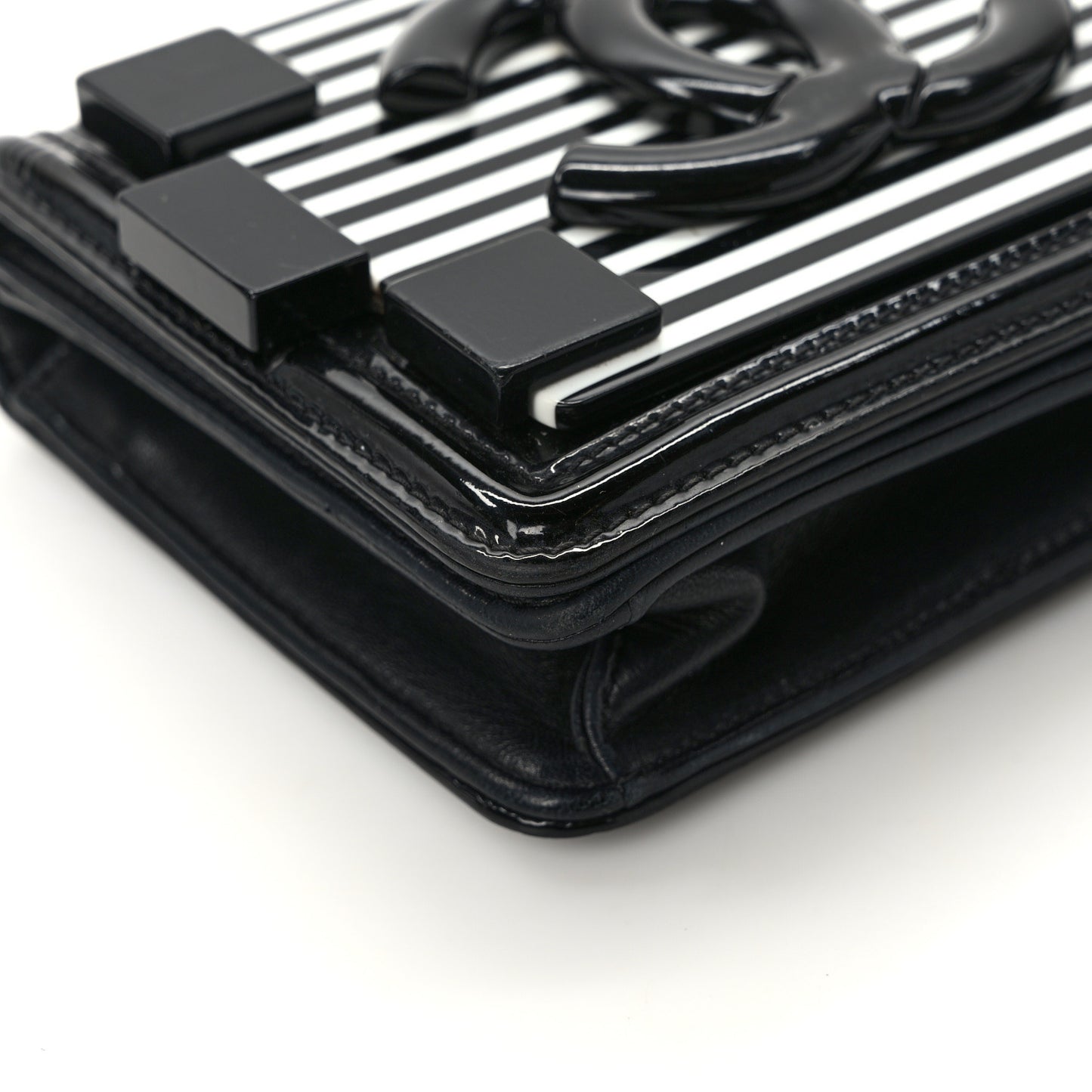 Plexiglass Patent Mini Striped Boy Brick Flap Black White