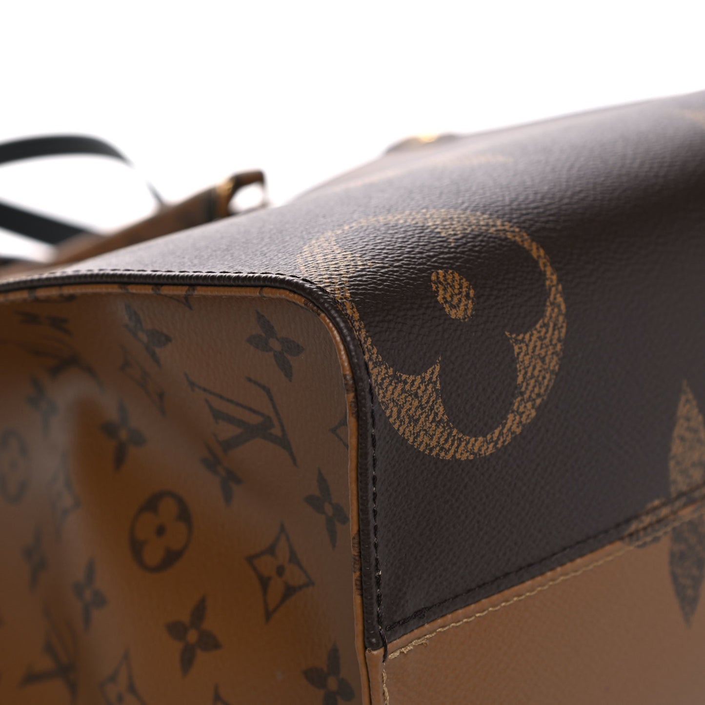 Reverse Monogram Giant Onthego MM