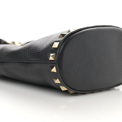 Valentino Garavani Pebbled Calfskin Rockstud Bucket Bag Black 8 of 9