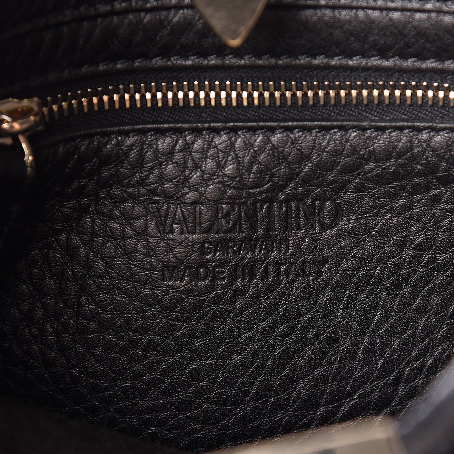 Pebbled Calfskin Mini Rockstud Flip-Lock Messenger Bag Black