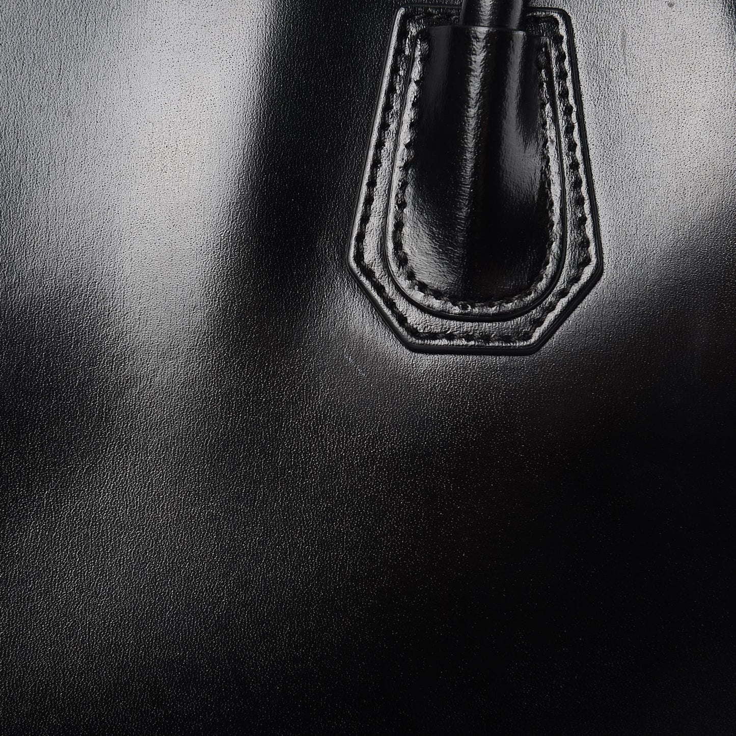 Shiny Lord Calfskin Small Antigona Black
