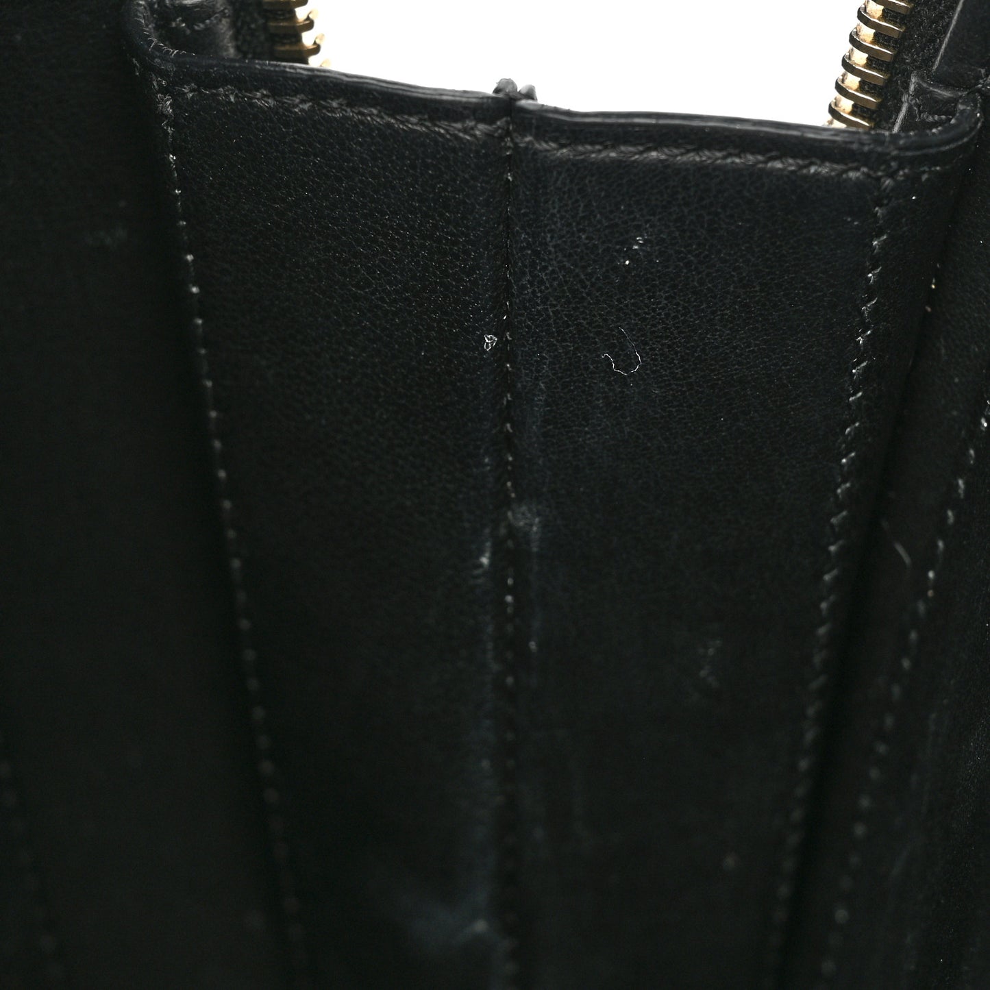 Caviar Quilted CC North South Filigree Vanity Case Black