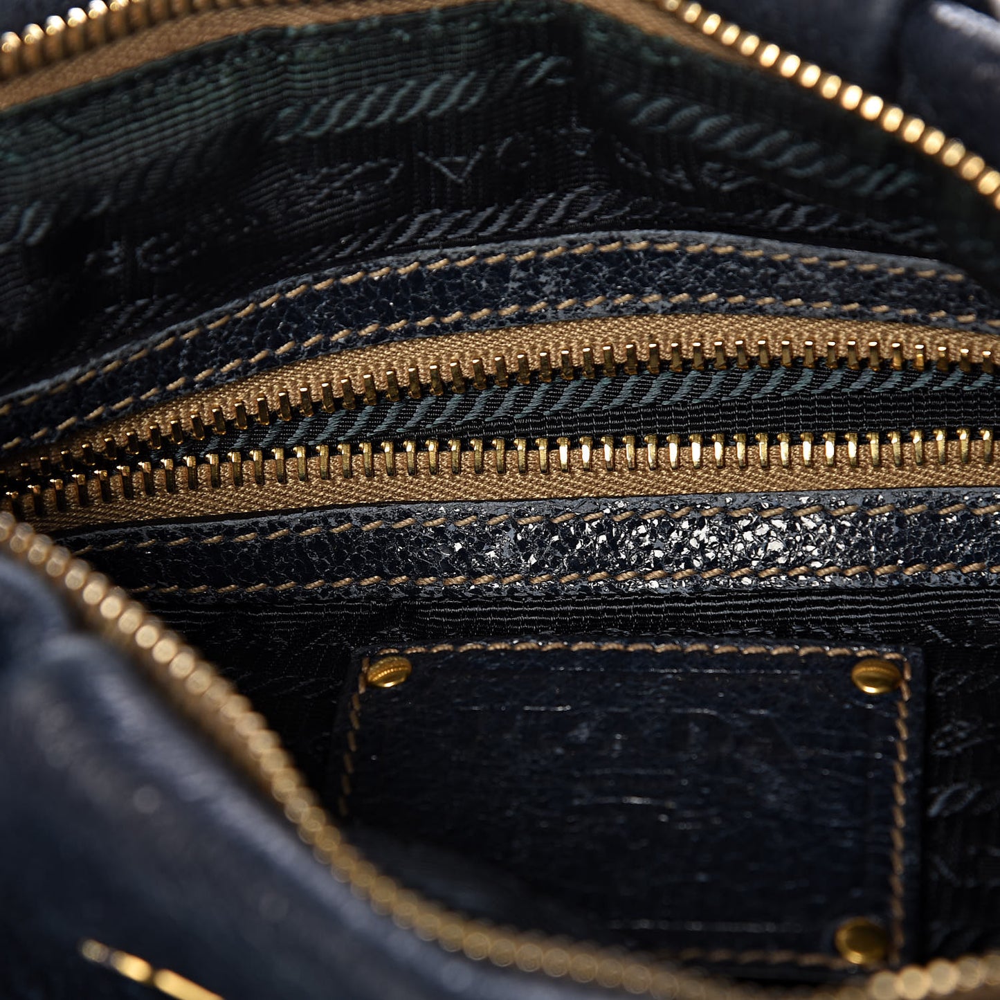 Metallic Vitello Daino Hobo Dark Blue