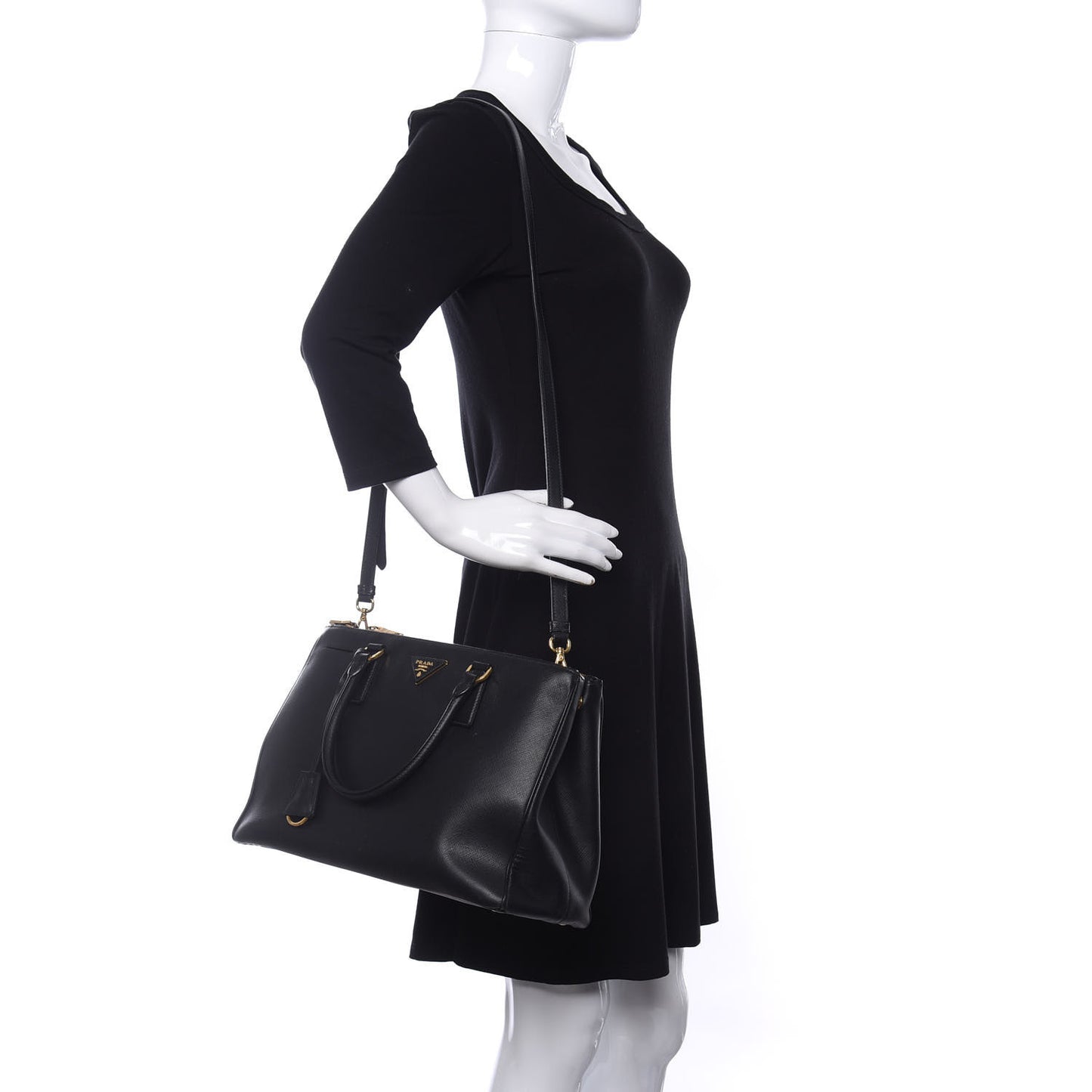Saffiano Medium Galleria Double Zip Tote Black