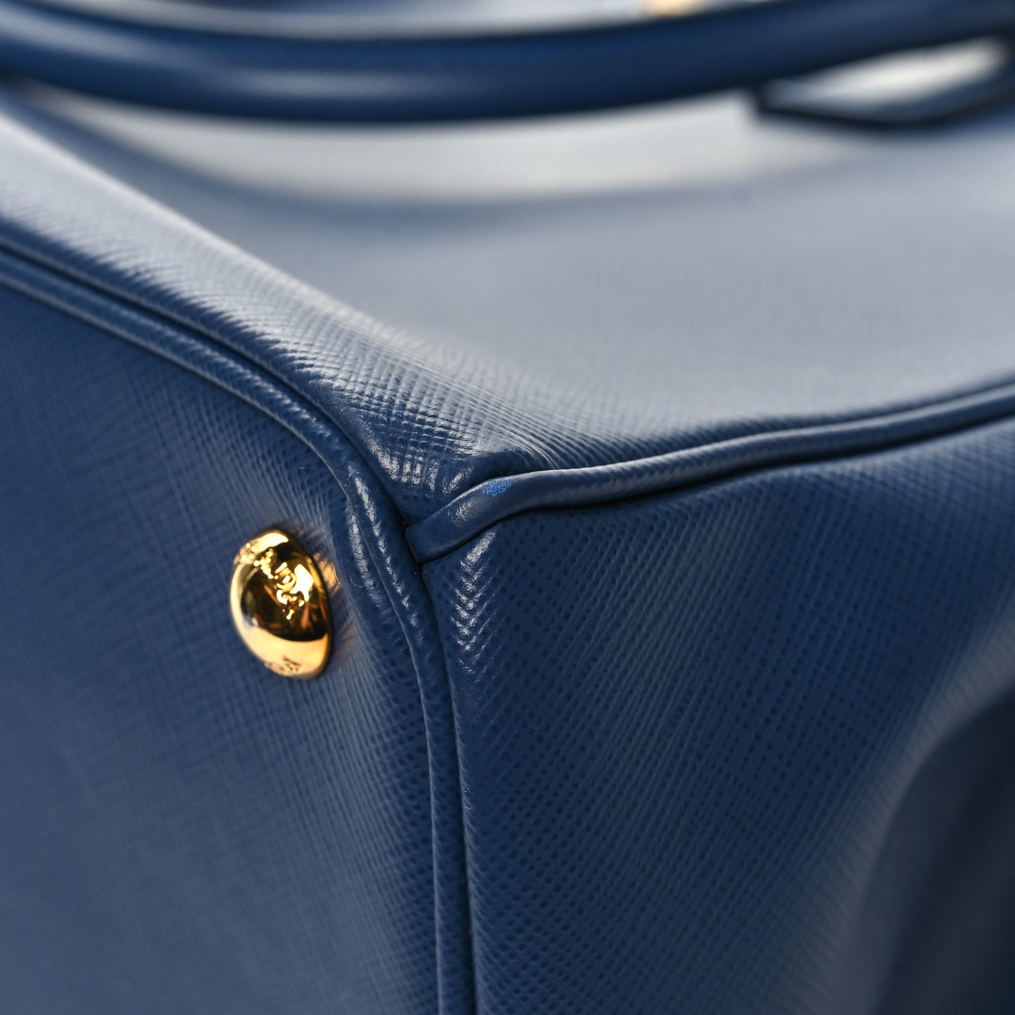 Saffiano Medium Galleria Double Zip Tote Bluette