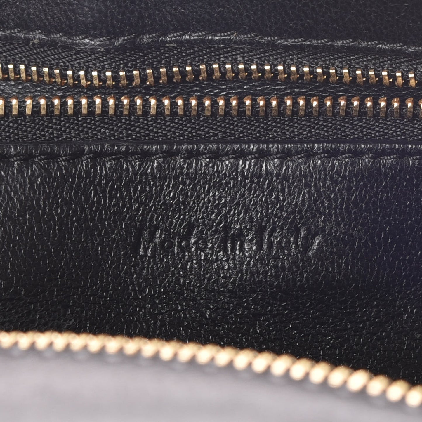 Smooth Calfskin Medium Bi-Color Edge Shoulder Bag Black Cream