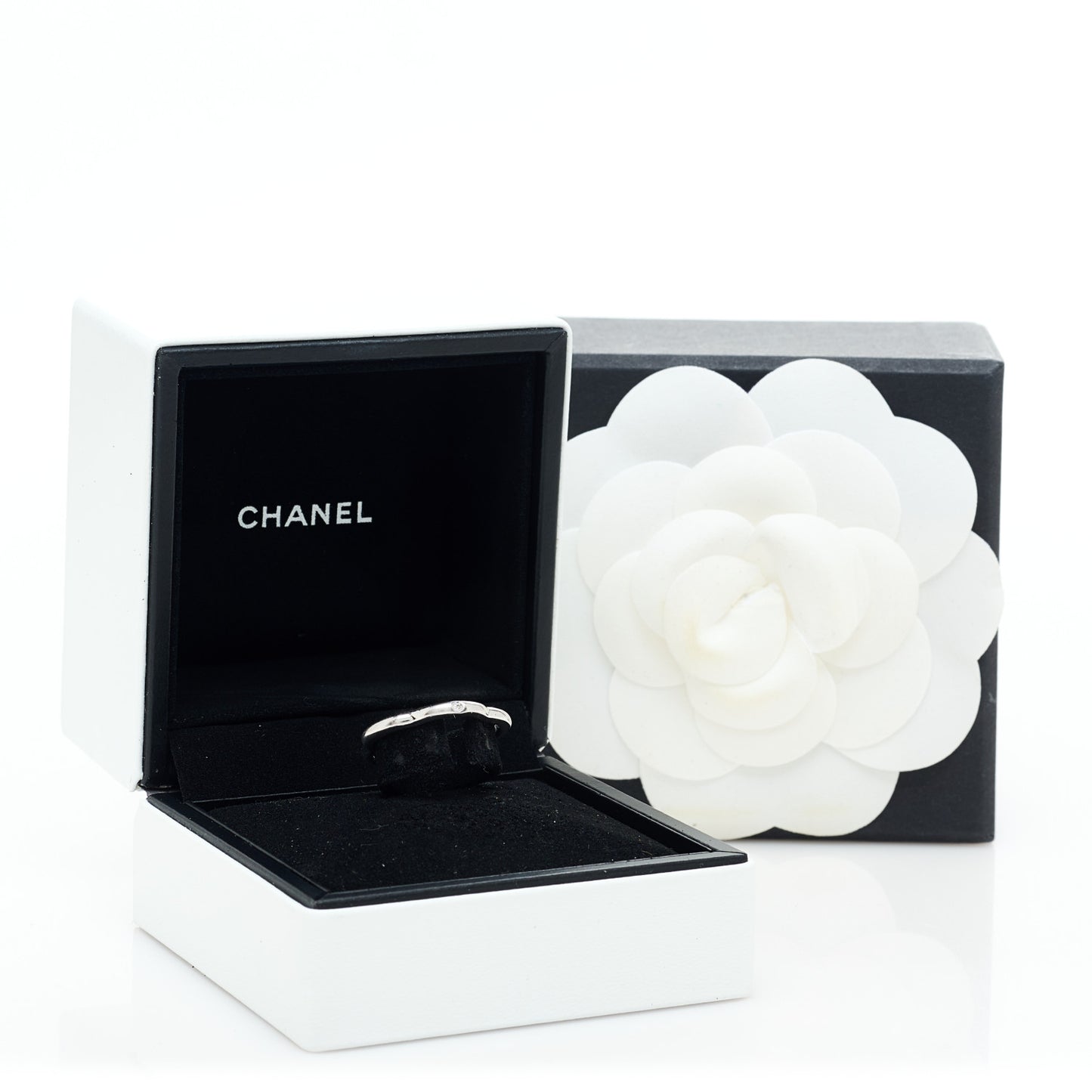 18K White Gold Diamond Camellia Band Ring 52 6