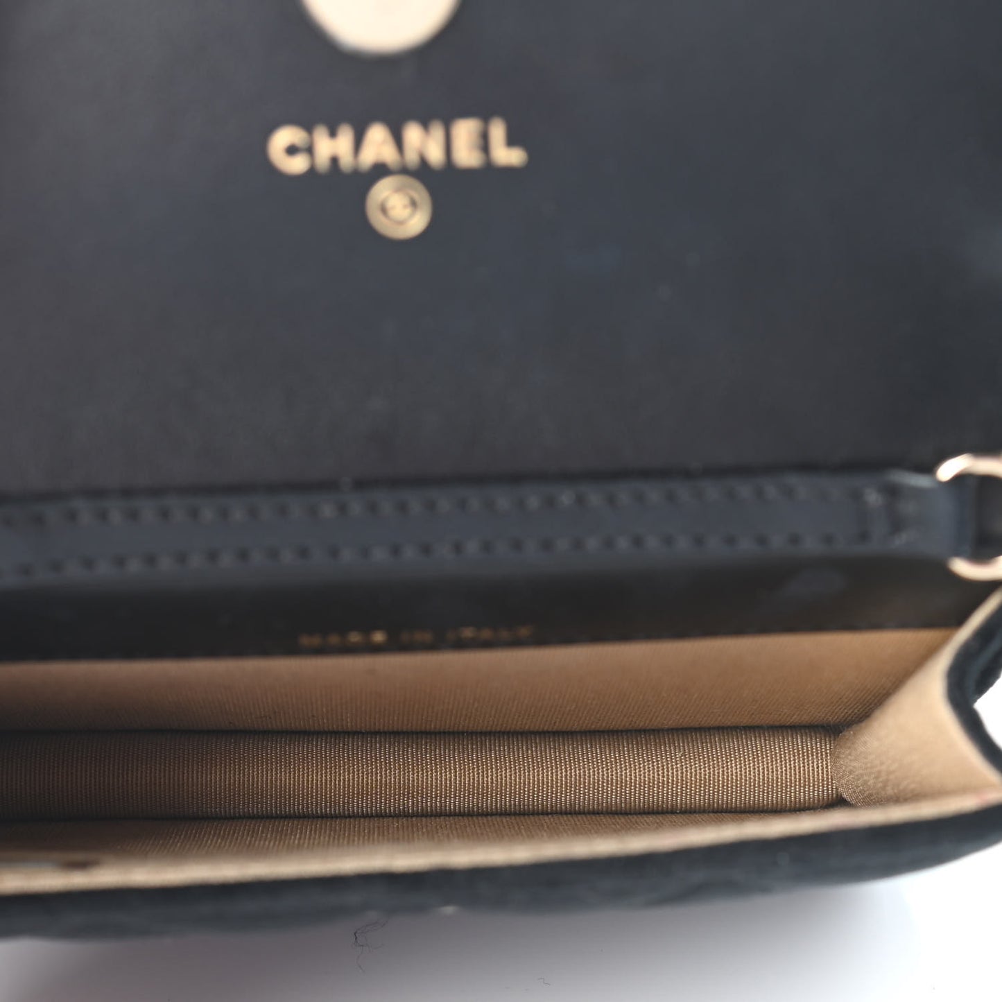 Velvet Quilted Pearl Crush Clutch With Chain Black