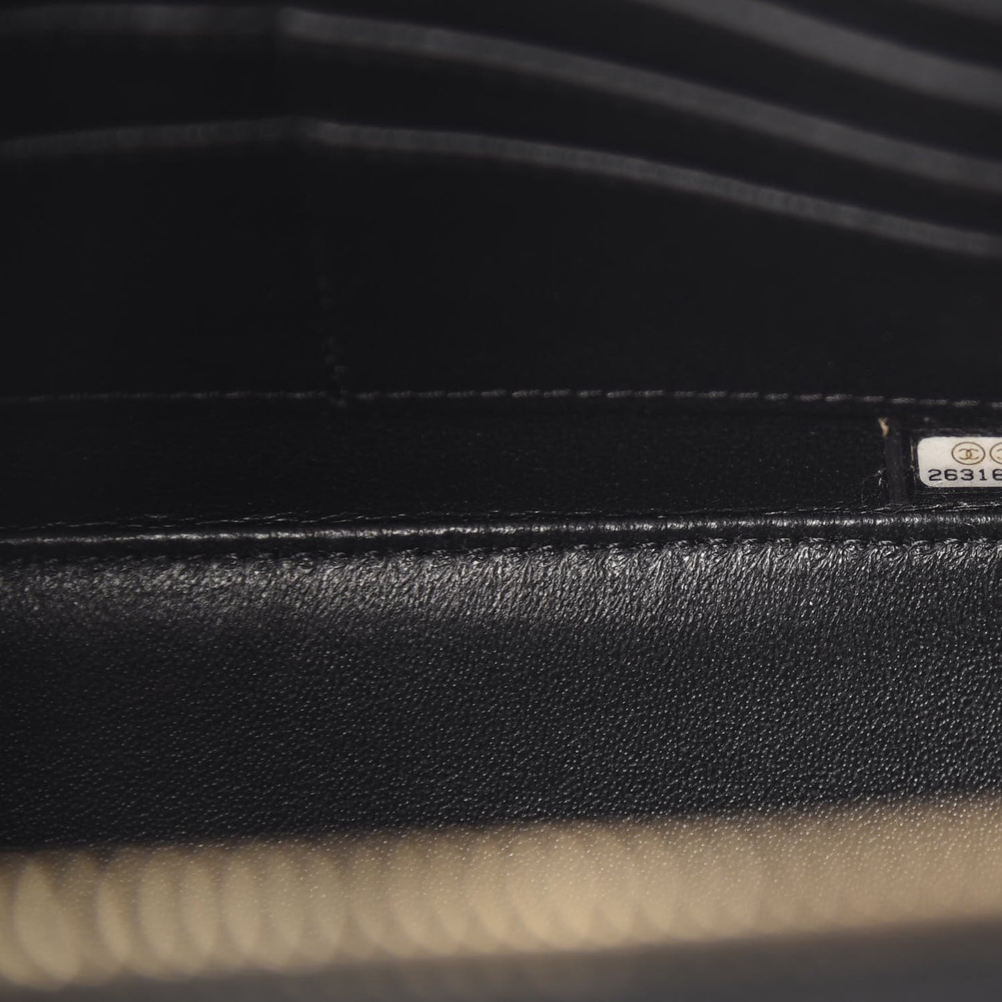 Caviar Quilted Large CC Filigree Vanity Case Black