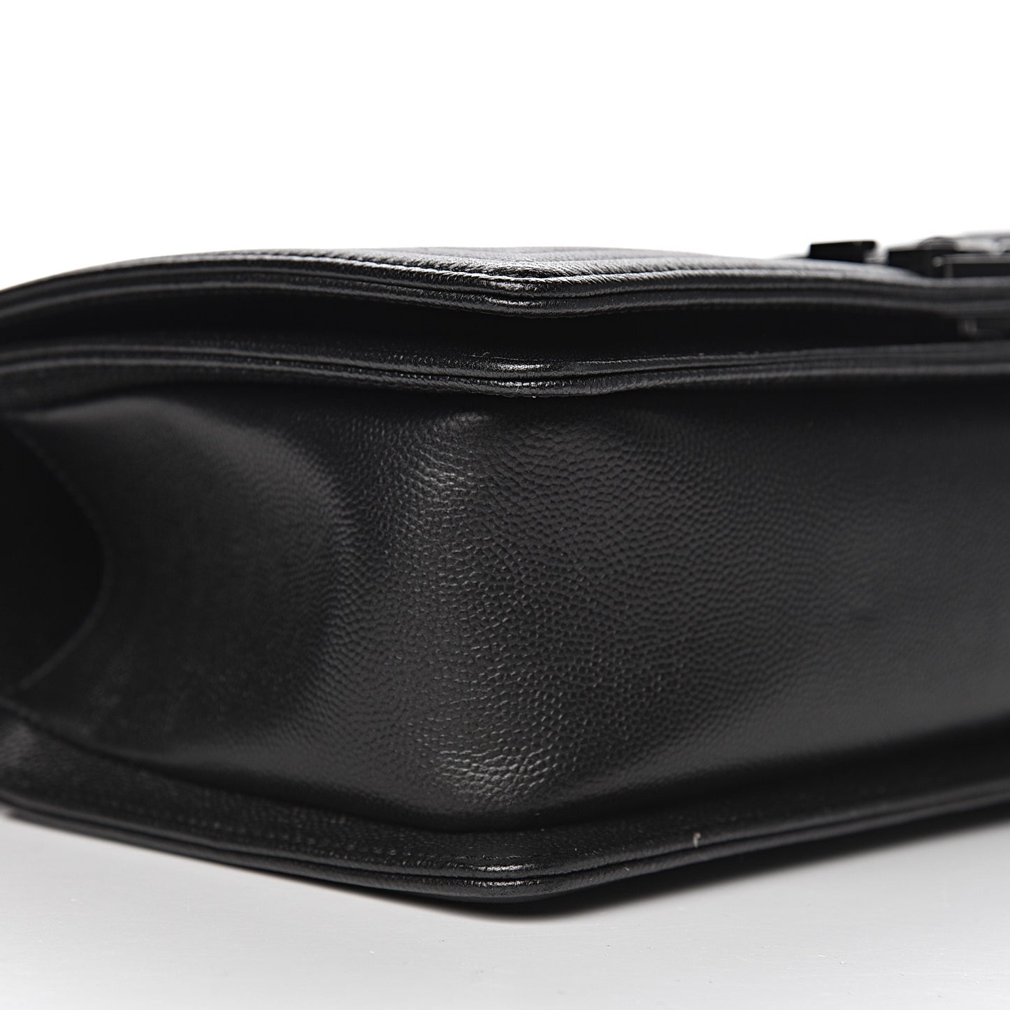 Caviar Quilted Medium Boy Flap So Black