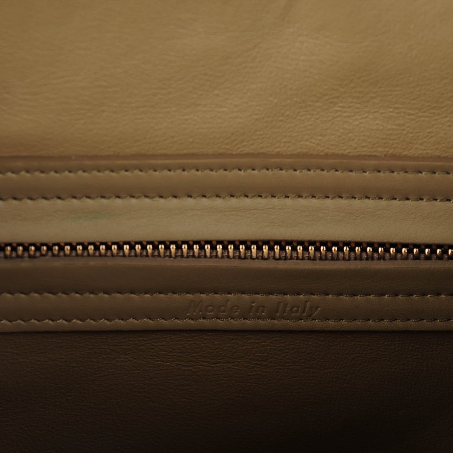 Crocodile Embossed Nubuck Medium Phantom Luggage Beige