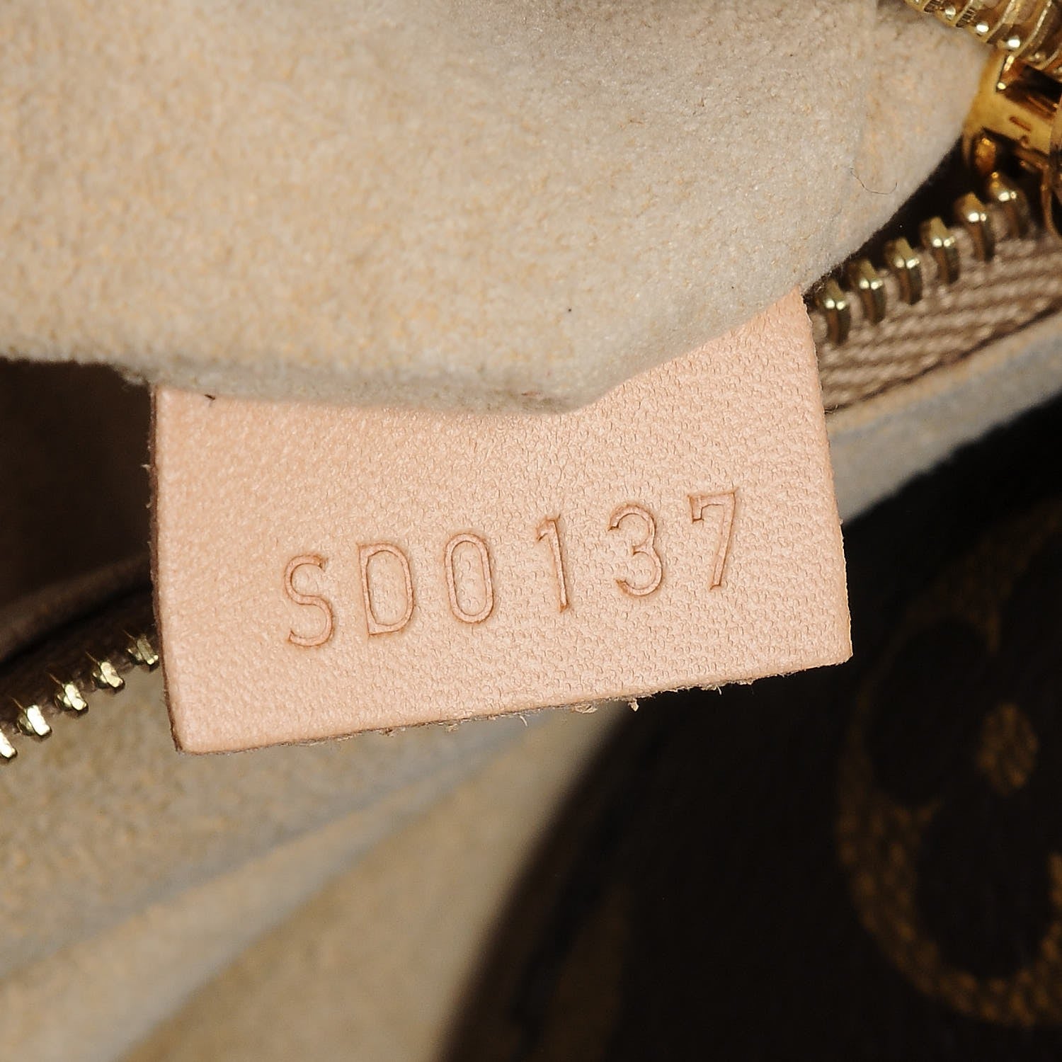 Louis Vuitton Monogram Artsy MM 8 of 8