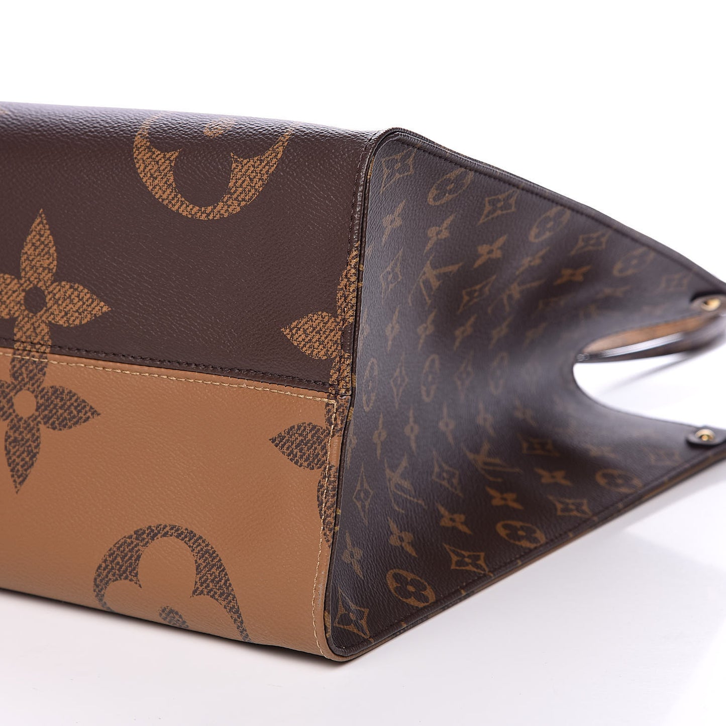 Reverse Monogram Giant Onthego MM
