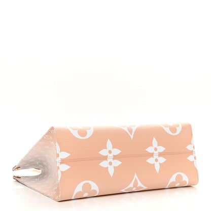 Louis Vuitton Monogram Giant By The Pool Onthego GM Brume 4 of 11