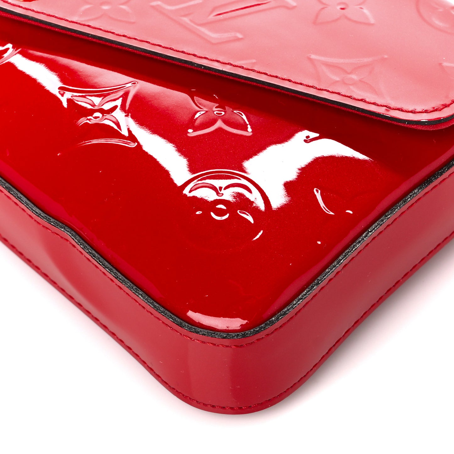 Vernis Felicie Pochette Chain Wallet Cherry