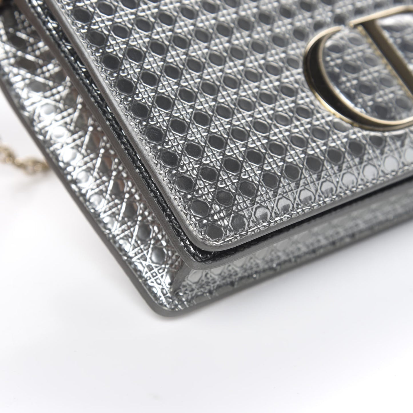 Metallic Patent Micro-Cannage 30 Montaigne 2 in 1 Pouch Silver
