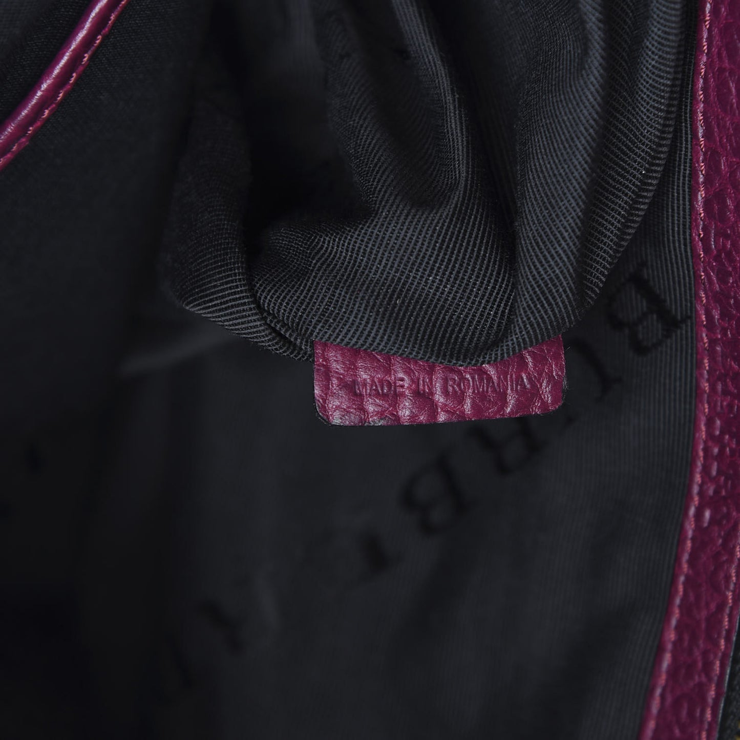 Heritage Grain Medium Woodbury Tote Dark Plum