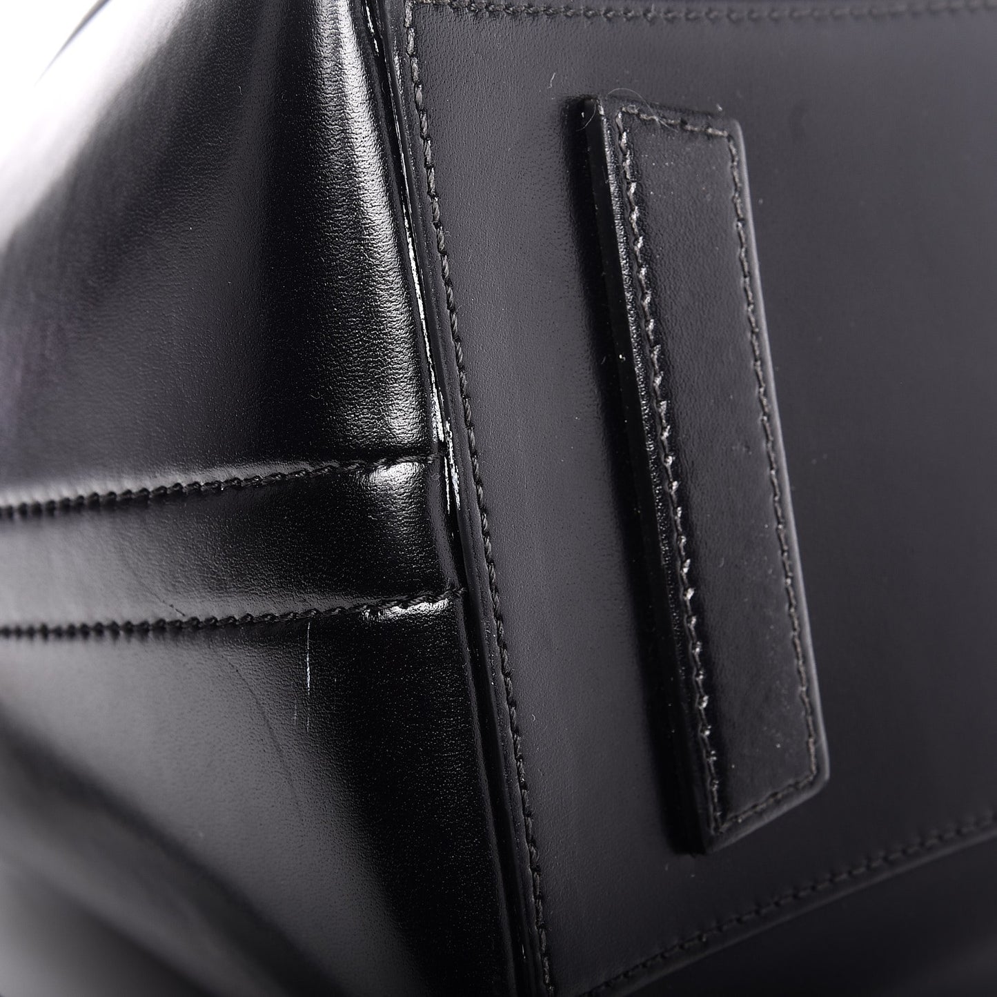 Shiny Lord Calfskin Medium Antigona Black