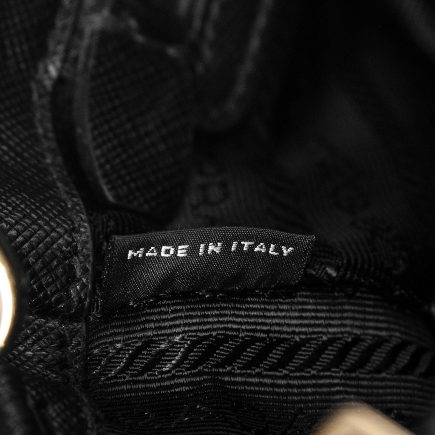 Saffiano Medium Galleria Double Zip Tote Black